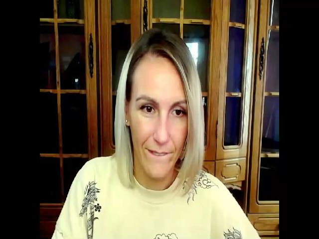 Live sex webcam photo for MiliEsiens #269254864