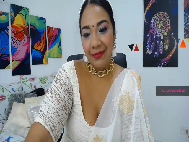 Live sex webcam photo for IndianMama #269256861