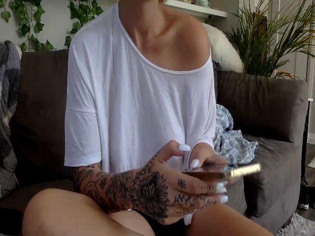 Live sex webcam photo for DaniiAngel #269258771