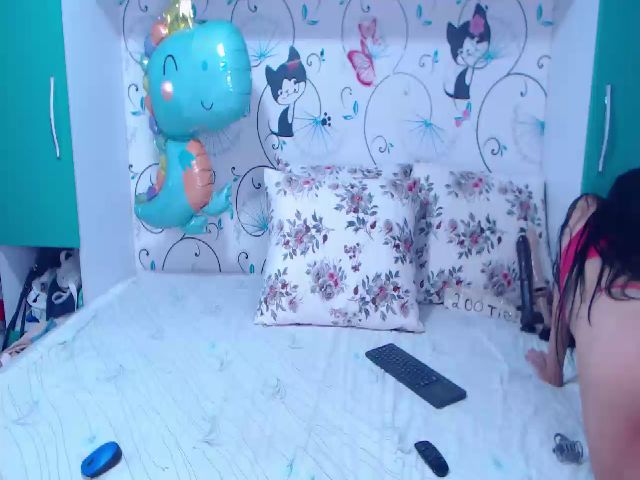 Live sex webcam photo for KinkyBrunetee #269257998