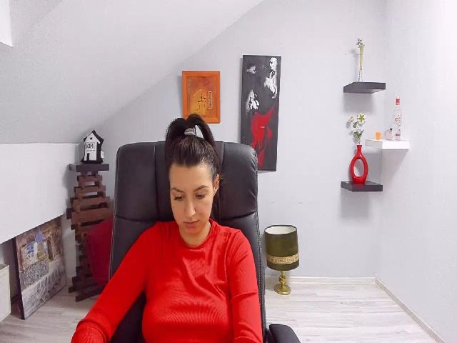 Live sex webcam photo for LizzieBrie #269249522