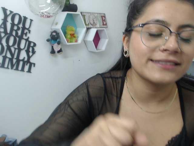 Live sex webcam photo for HONEYMIA #269247302