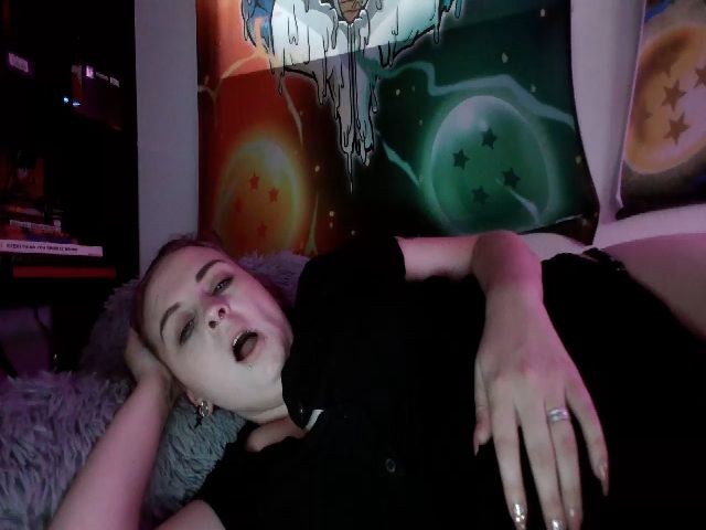 Live sex webcam photo for Weetziebabe #269265303