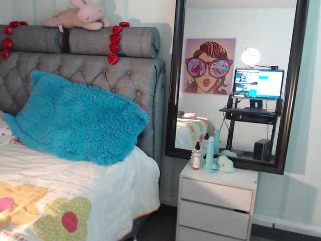 Live sex webcam photo for sara-guzman02 #269256446