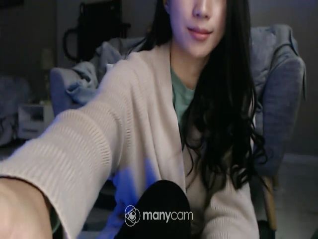 Live sex webcam photo for JUICY_KRISSY #269249640