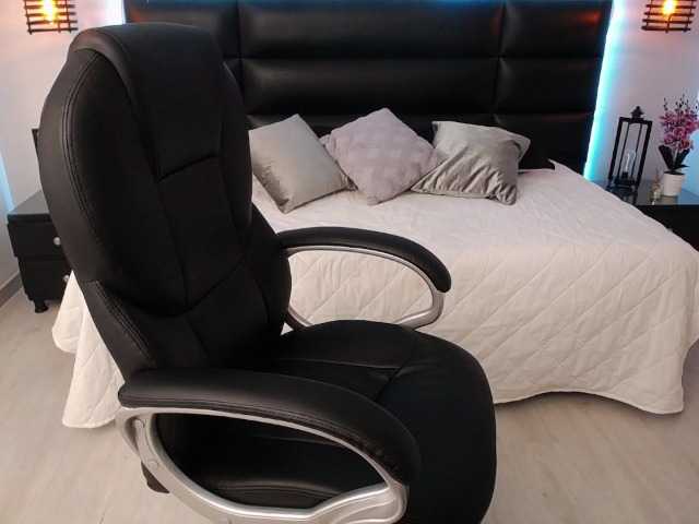 Live sex webcam photo for lauren-bed #269261442