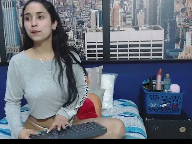Live sex webcam photo for Annyee #269247452