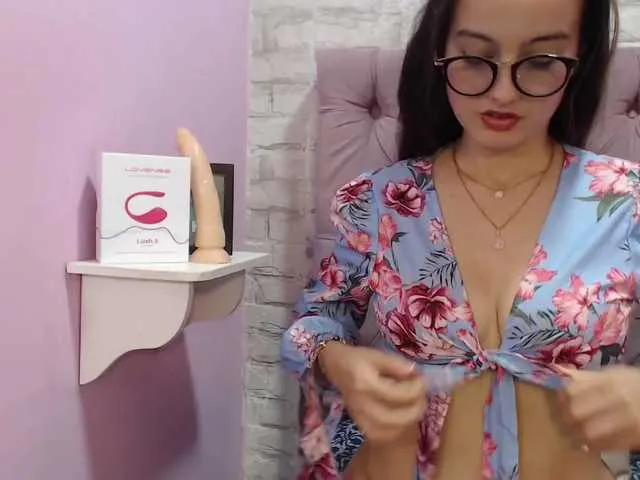 Live sex webcam photo for boobXbunny #269255357