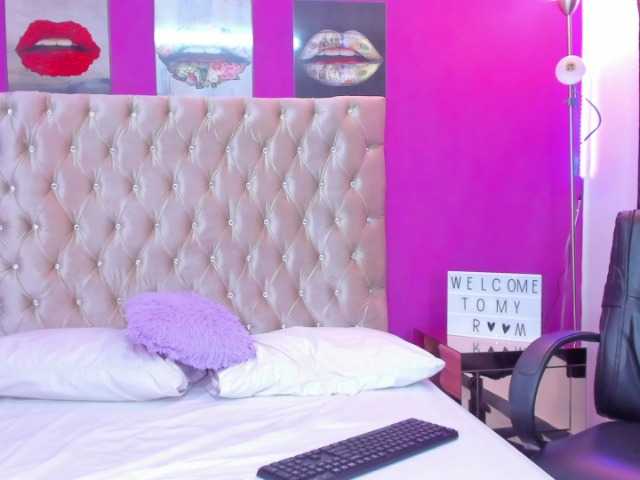 Live sex webcam photo for roxxy-travis #269261448