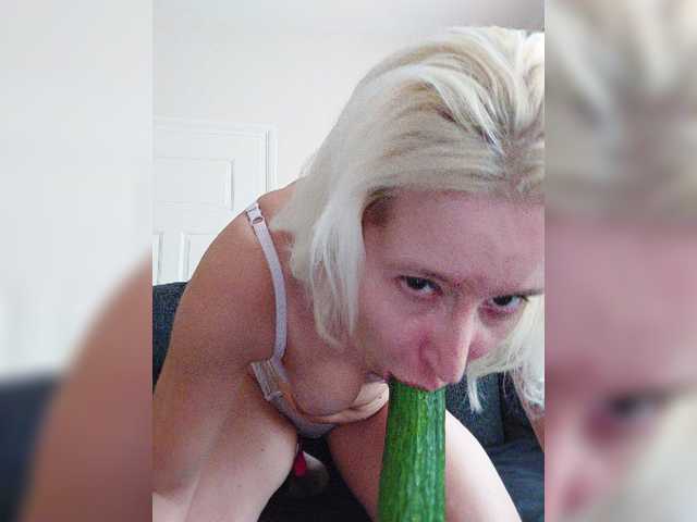 Live sex webcam photo for GeileEstelle6 #269260142