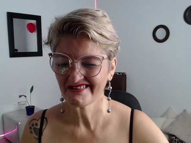 Live sex webcam photo for bety-cum2 #288017247