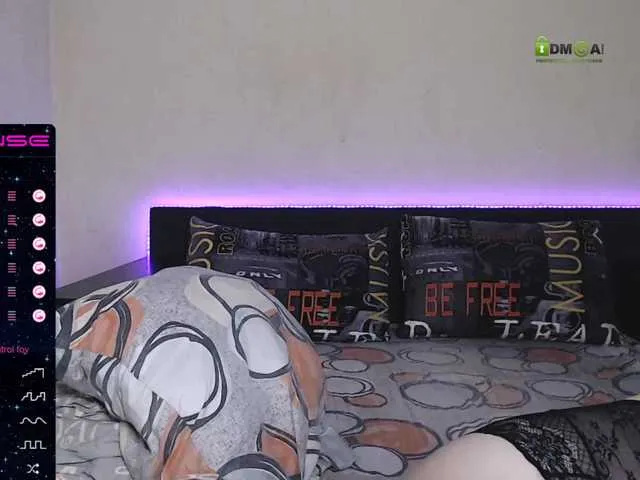 Live sex webcam photo for ORNELLAMUTTY #269275699
