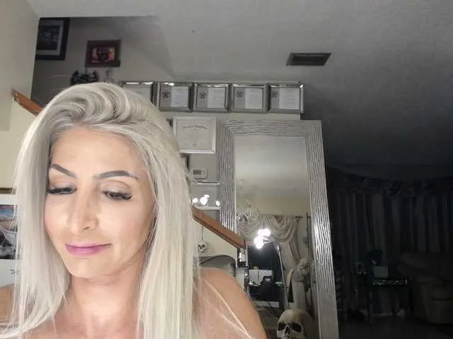 Live sex webcam photo for adrianna_fox #287953213