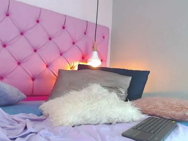 Live sex webcam photo for lizzarobert #269280503