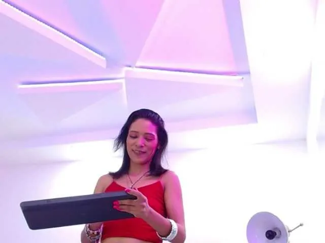 Live sex webcam photo for Louise-red #269276223