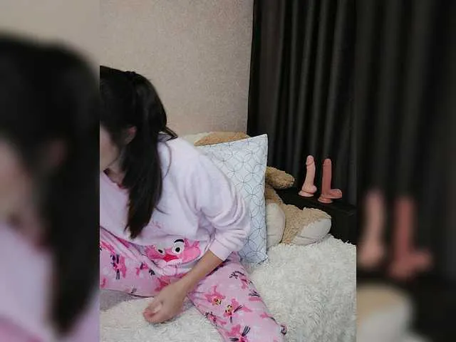 Live sex webcam photo for HotyWinter84 #269279979