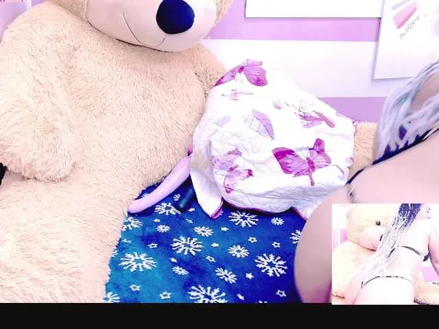 Live sex webcam photo for GlendaHolt #269280872