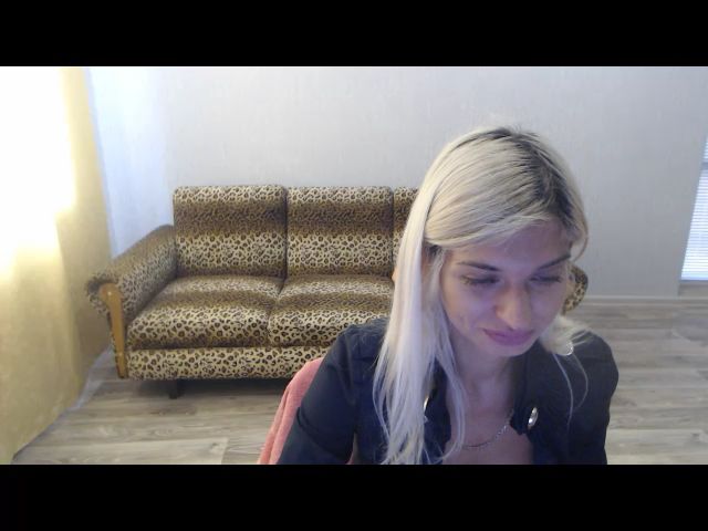 Live sex webcam photo for SexyBeatriice #269272078