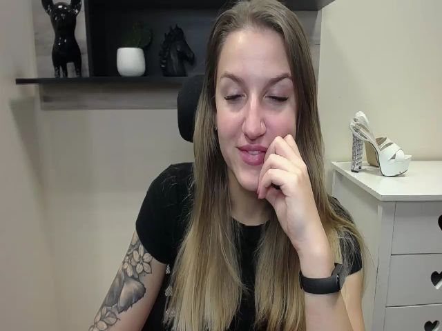 Live sex webcam photo for WILDemilly #269272126