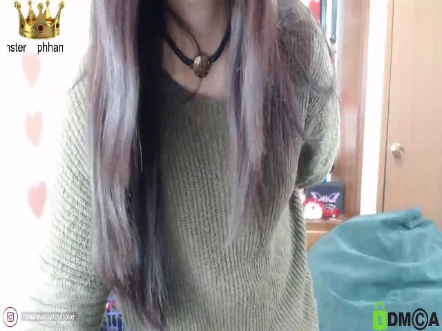 Live sex webcam photo for Miahot21 #269268203