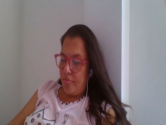 Live sex webcam photo for SweetLola01 #269277922