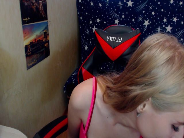 Live sex webcam photo for JessyGinger #269274362