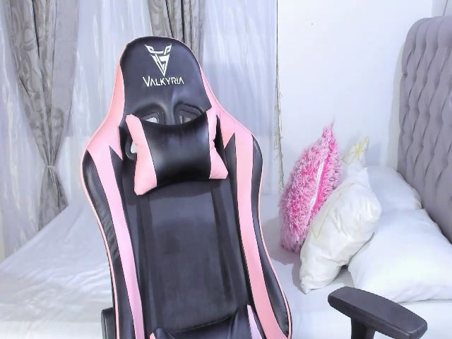 Live sex webcam photo for Candace18x #269265707