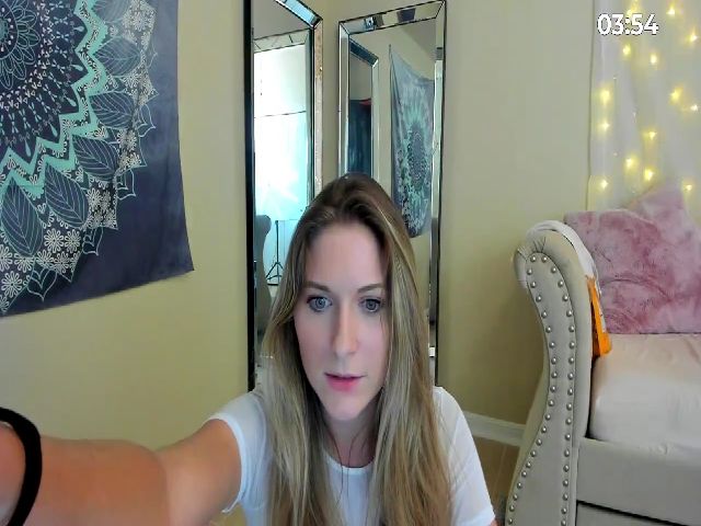 Live sex webcam photo for KatieDarling_ #269283828