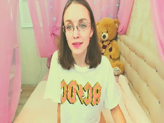 Live sex webcam photo for LIL_MAYA #269273418