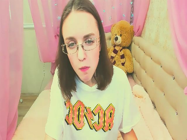 Live sex webcam photo for LIL_MAYA #269274356
