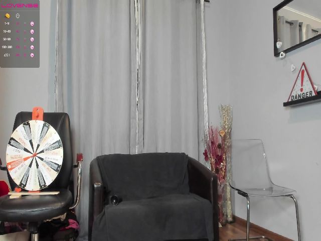 Live sex webcam photo for Emeli_Squirt #269269236