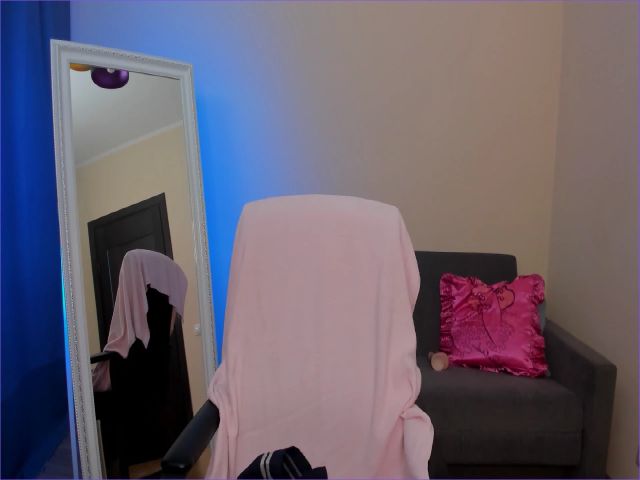 Live sex webcam photo for April_bb #269282455