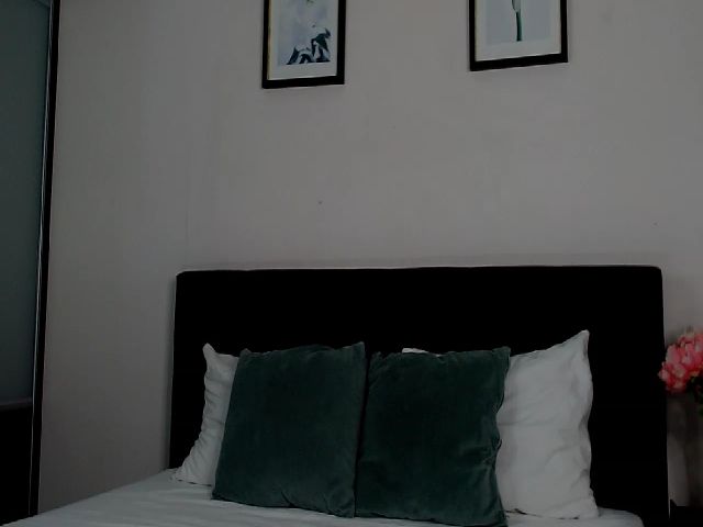 Live sex webcam photo for APRIL_BROWNN #269282647