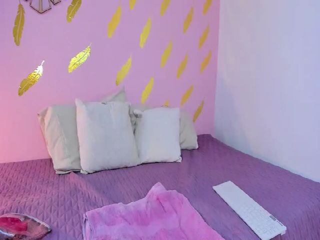 Live sex webcam photo for Roseann__ #269276345