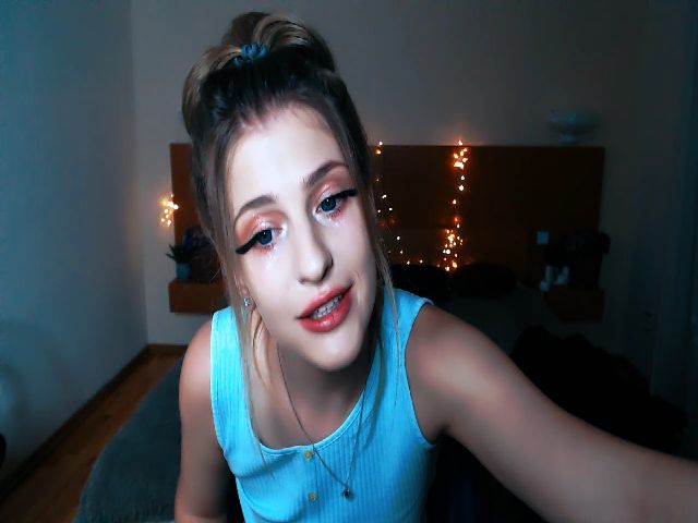 Live sex webcam photo for Sofia__White #269281854