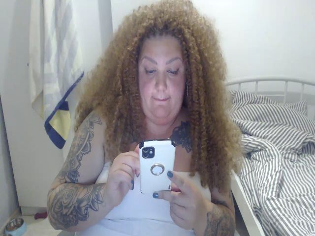 Live sex webcam photo for Smiley_doll #269282211