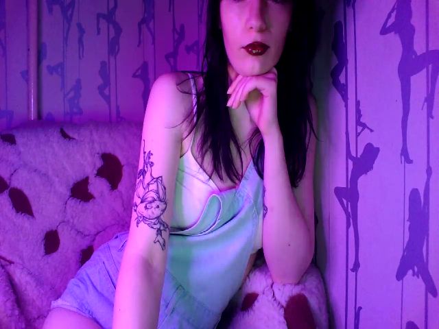 Live sex webcam photo for CandyWWet #269278406