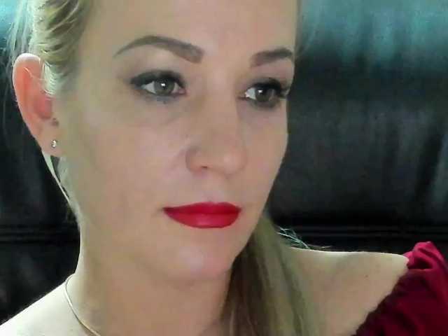 Live sex webcam photo for SmokingWoman #269279605