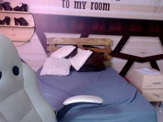 Live sex webcam photo for melymilf #288013641
