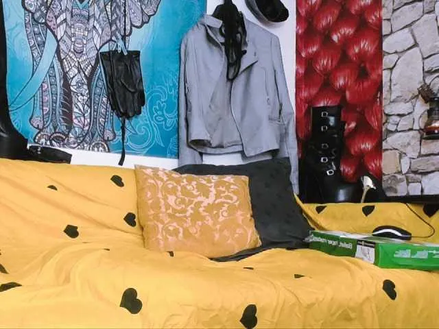 Live sex webcam photo for GoddessShae #269280760