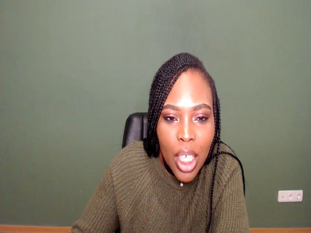 Live sex webcam photo for Emma__Di #269272312