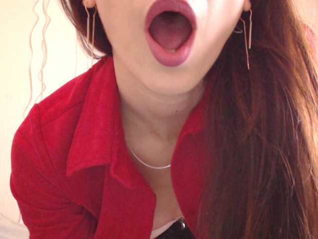 Live sex webcam photo for SexyQueen333 #269288473