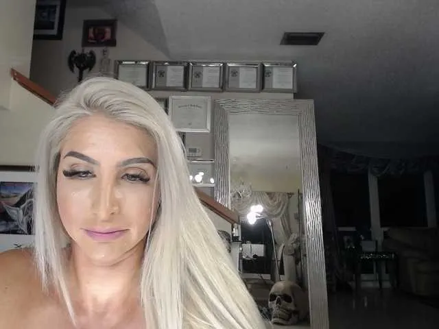 Live sex webcam photo for adrianna_fox #287953215