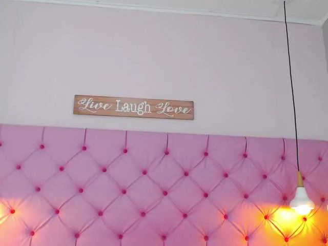 Live sex webcam photo for lizzarobert #269295536