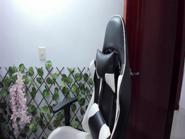 Live sex webcam photo for SaraValennn #269286034