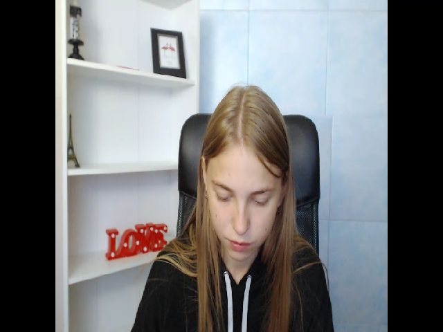 Live sex webcam photo for SshyTeen #269287919