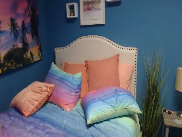 Live sex webcam photo for SnowWhiteXxxx #269294499