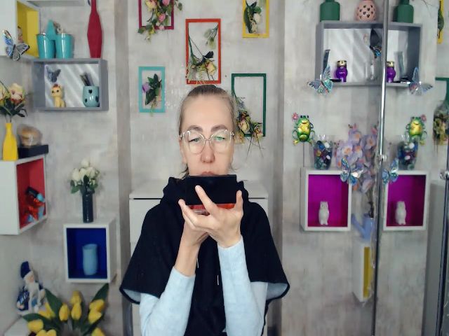 Live sex webcam photo for Greybunny #269289758