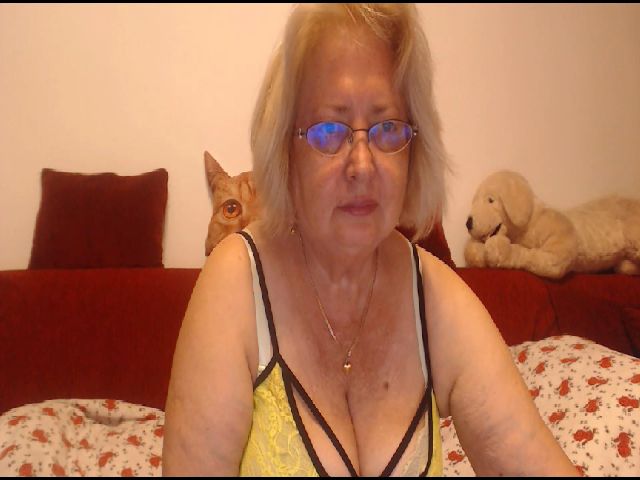 Live sex webcam photo for HelenaSteel #269295526