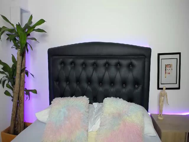 Live sex webcam photo for Mairerf #269293358